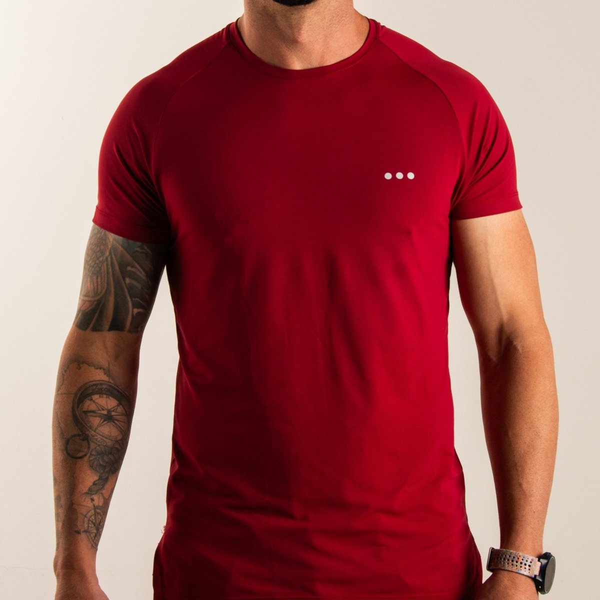 Camiseta masculina slim dry fit com tecido uv cor vermelho red velvet
